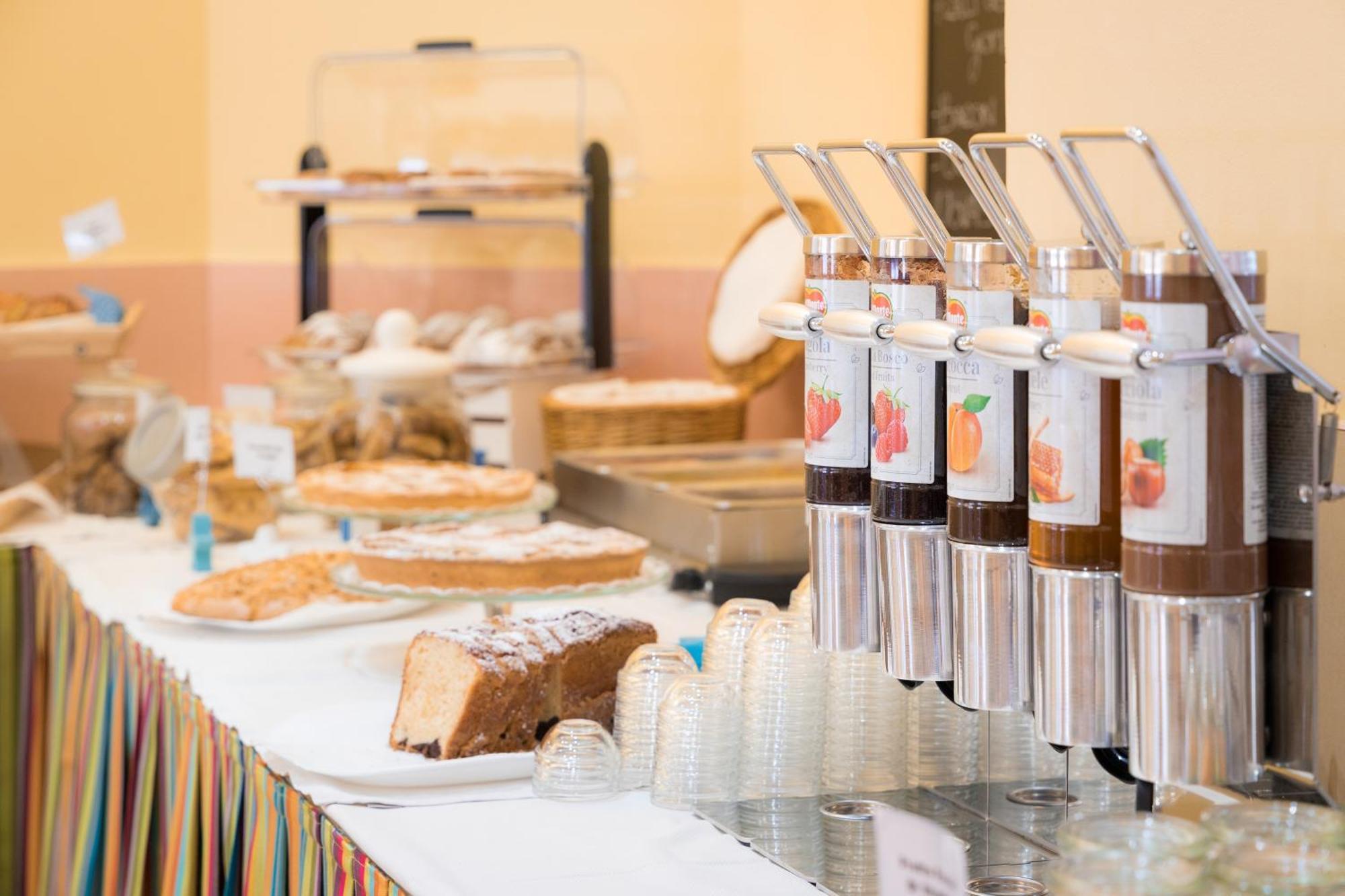 Viva Beach Hotel Rimini Bagian luar foto