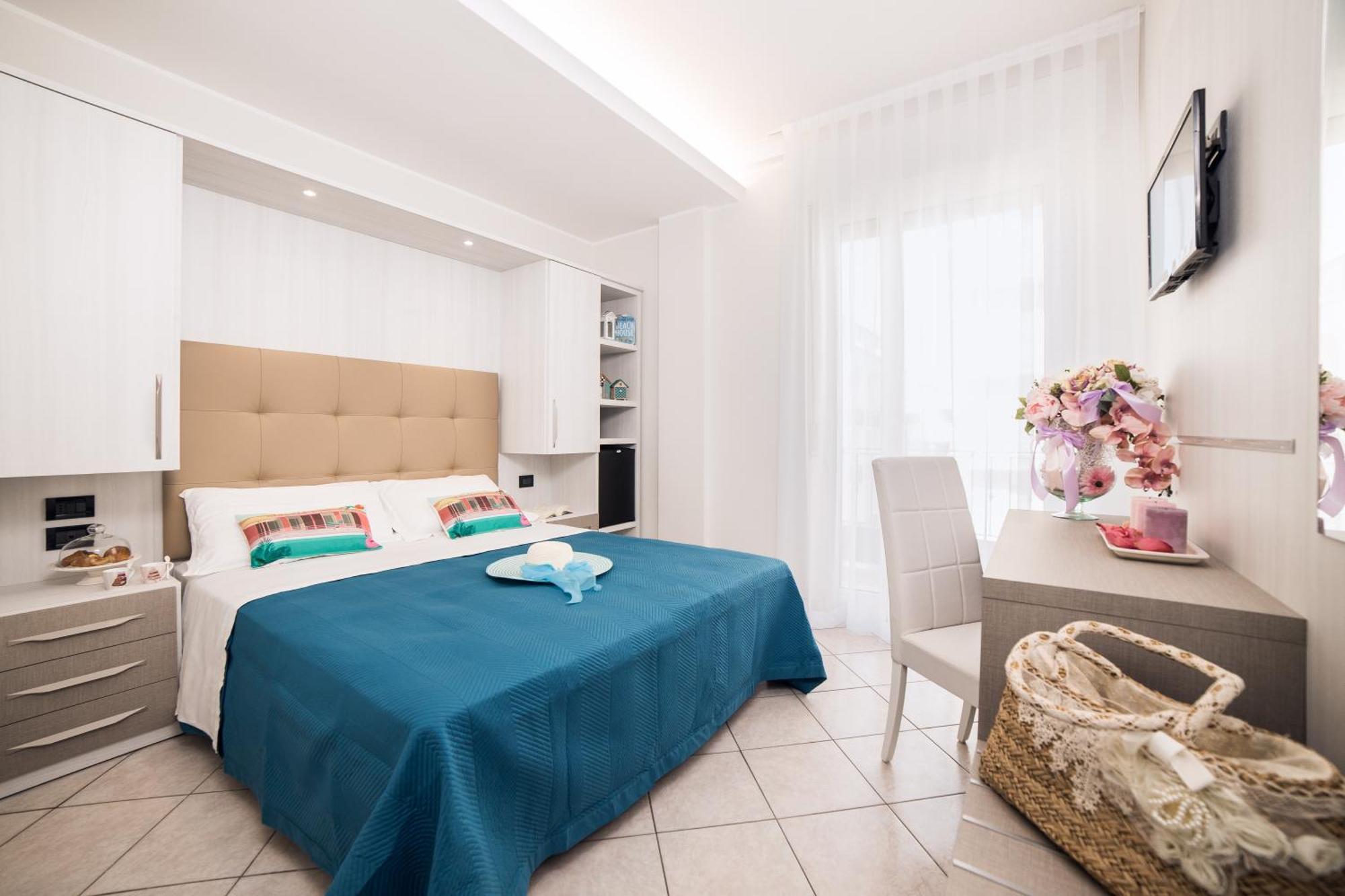 Viva Beach Hotel Rimini Bagian luar foto