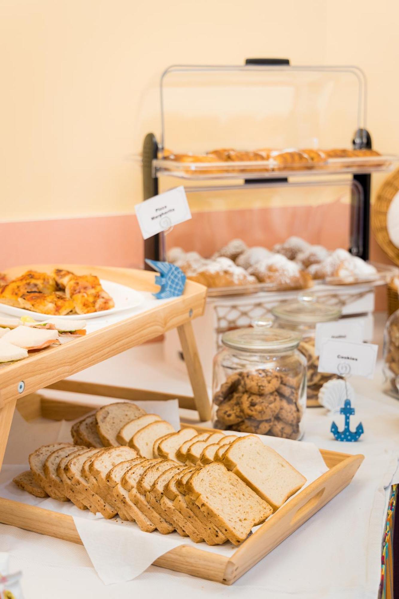 Viva Beach Hotel Rimini Bagian luar foto